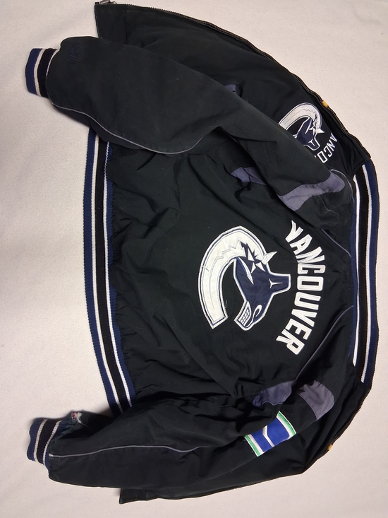 canucks Other - Reversable Vancouver Canucks Black Logo Bomber Jacket